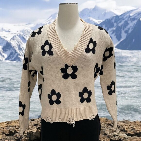 Bailey Rose M Distressed Floral Knit Sweater Daisy Boho Chic Casual Festival - Picture 1 of 10